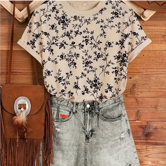 Floral Patterned Short Sleeve Women's Tee - Picture 1 of 5
